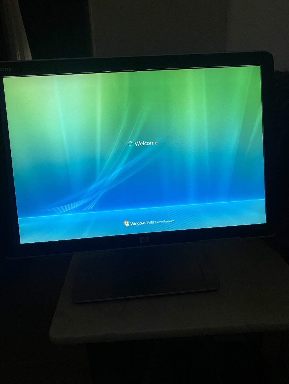 HP W2207H 22-inch wide-screen LCD Monitor, Rotatable